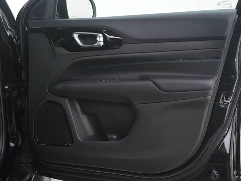 Used 2026 Jeep Compass Limited image 11