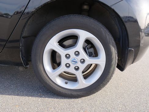 Used 2013 Nissan Leaf SV w/ Premium Pkg image 12