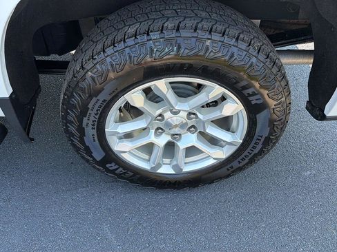 Used 2025 Chevrolet Silverado 1500 LT AWD/4WD image 37