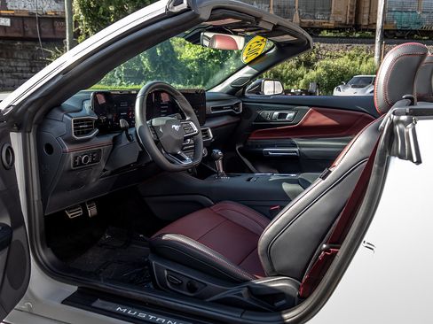 Certified 2025 Ford Mustang GT Premium RWD image 10