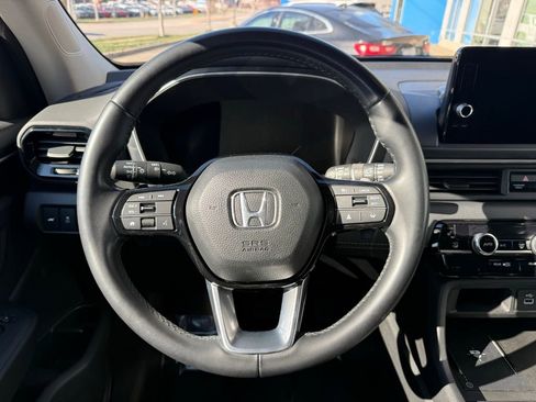 Used 2025 Honda Pilot EX-L image 18