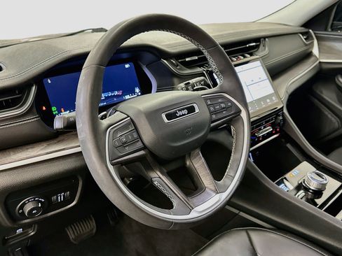 Used 2023 Jeep Grand Cherokee Limited AWD/4WD image 18