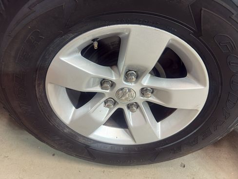 Used 2013 RAM 1500 ST w/ SXT Appearance Group AWD/4WD image 28