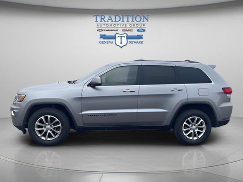 Used 2021 Jeep Grand Cherokee Laredo AWD/4WD image 2