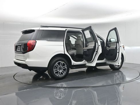 New 2026 Ford Expedition Active image 5