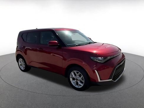Used 2025 Kia Soul LX w/ LX Technology Package FWD image 2