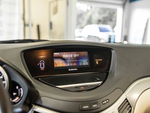 Used 2010 Subaru Tribeca Limited image 30