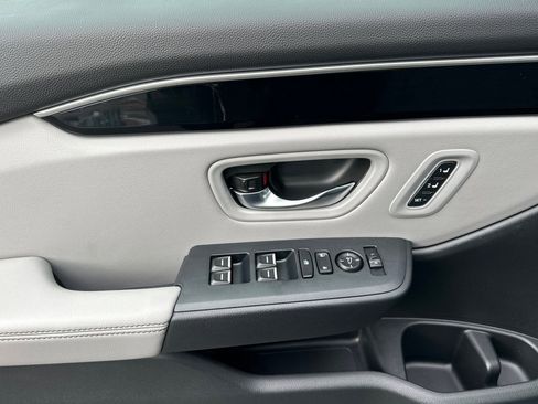Certified 2025 Honda Pilot Touring image 10