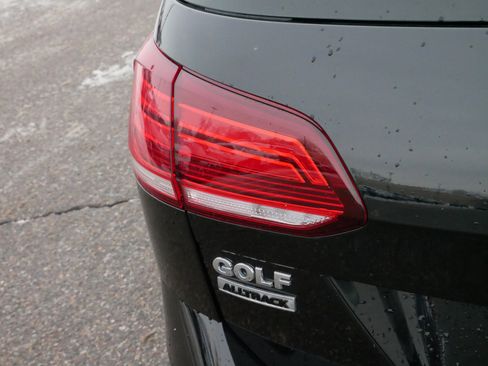 Used 2018 Volkswagen Golf Alltrack SE image 16