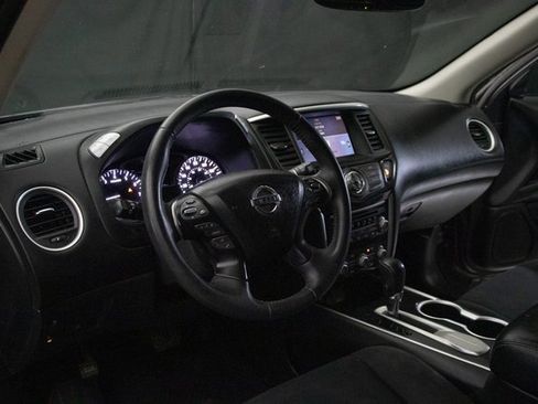 Used 2019 Nissan Pathfinder SV image 25