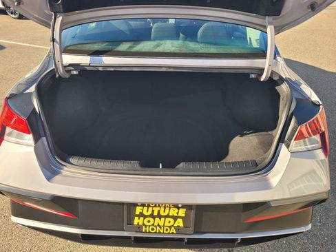 Used 2025 Hyundai Elantra SEL FWD image 11