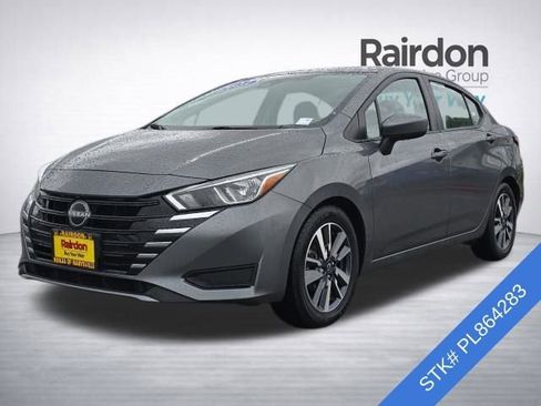 Used 2023 Nissan Versa SV image 3