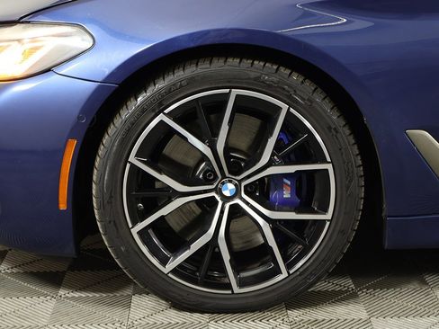 Used 2022 BMW M550i xDrive w/ Premium Package image 28