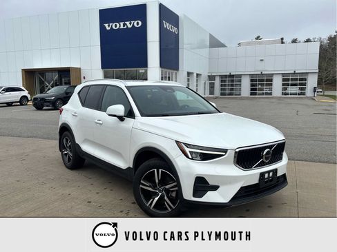 Used 2023 Volvo XC40 B5 Core w/ Convenience Package AWD/4WD image 1