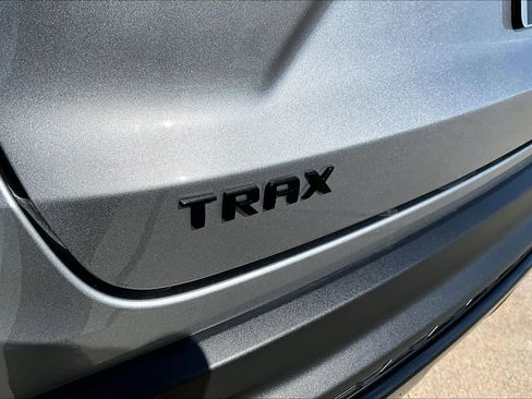 Used 2025 Chevrolet Trax RS w/ Sunroof Package FWD image 9