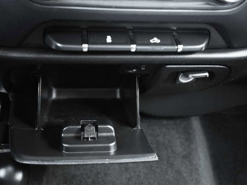 Used 2018 Chevrolet Silverado 1500 Custom w/ Custom Value Package image 17