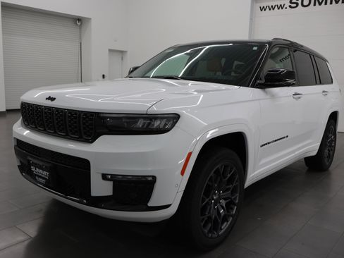 Used 2025 Jeep Grand Cherokee L Summit AWD/4WD image 7