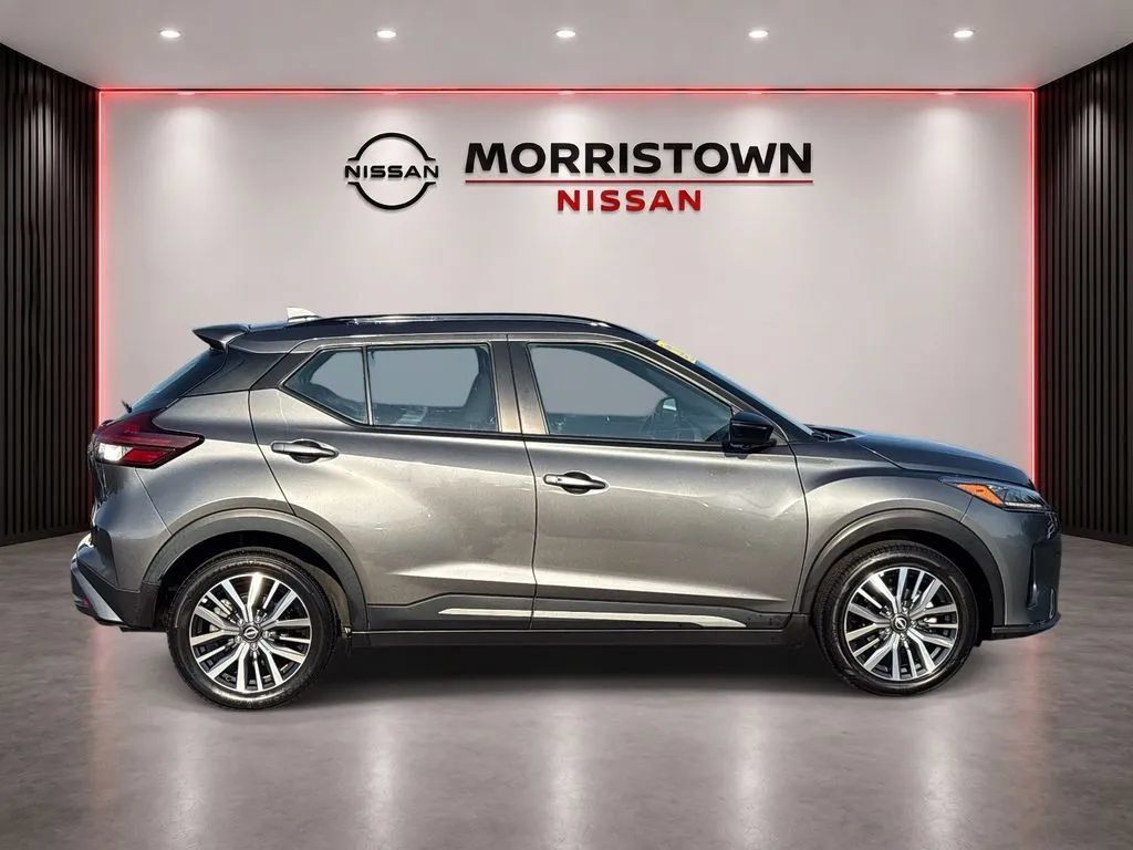 Used 2024 Nissan Kicks SR FWD image 2
