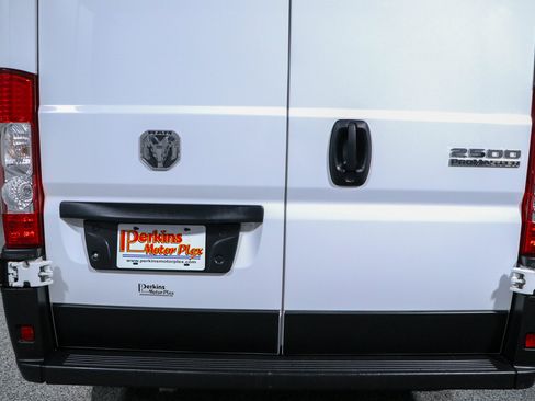 Used 2024 RAM ProMaster 2500 w/ Convenience Group FWD image 8
