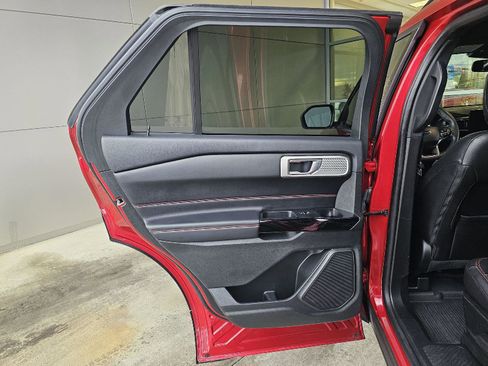 Used 2023 Ford Explorer ST-Line image 16