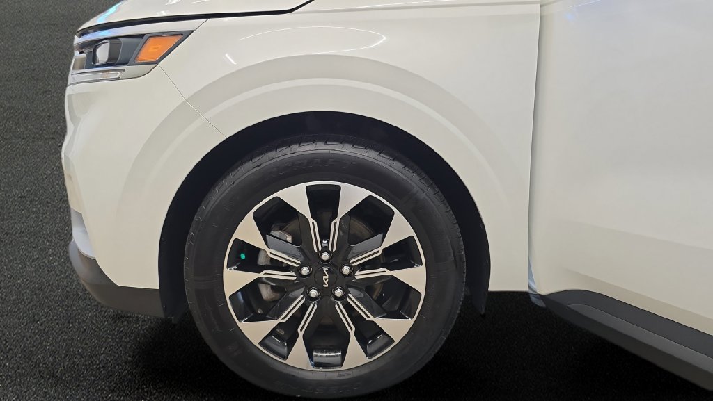 Certified 2023 Kia Carnival EX FWD image 24