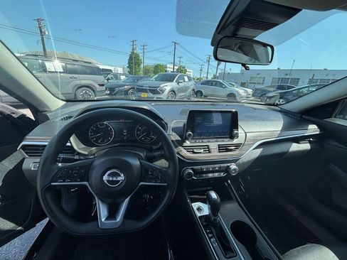 Used 2025 Nissan Altima 2.5 SV image 33