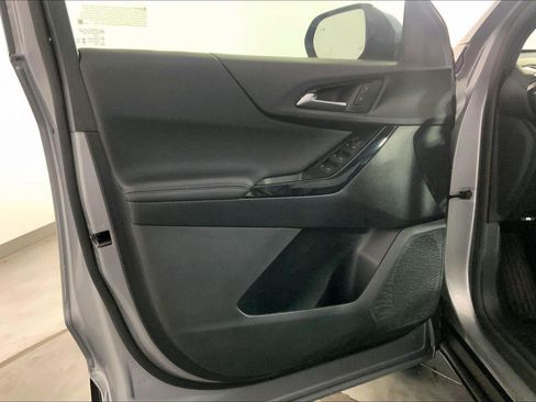 Used 2026 Chevrolet Equinox LT FWD image 25
