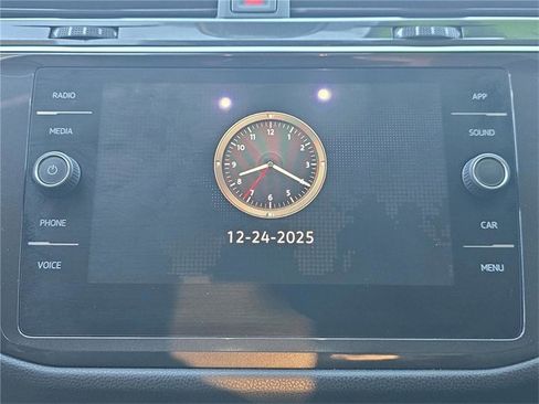 Used 2022 Volkswagen Tiguan SE image 19