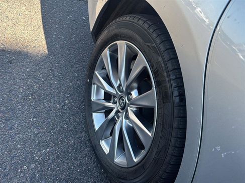 Used 2015 Toyota Camry XLE FWD image 7