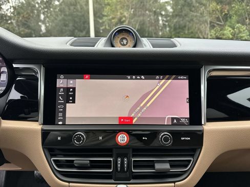 Certified 2026 Porsche Macan AWD/4WD image 14