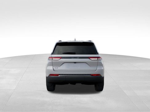 New 2026 Jeep Grand Cherokee Altitude image 8