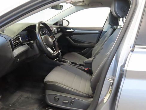 Used 2025 Volkswagen Jetta SE FWD image 15