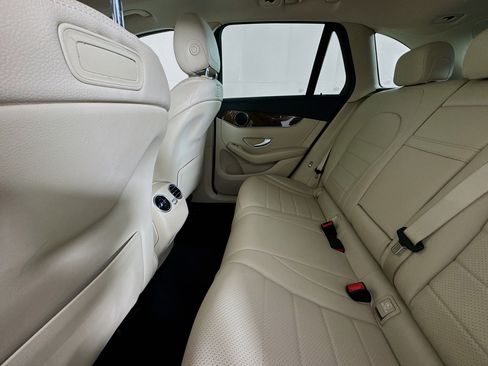 Used 2018 Mercedes-Benz GLC 300 w/ Premium Package image 23