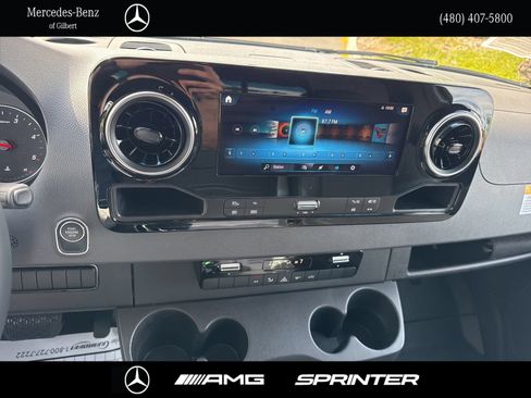 Used 2024 Mercedes-Benz Sprinter 2500 image 27