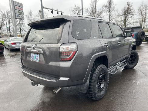 Used 2017 Toyota 4Runner SR5 image 10