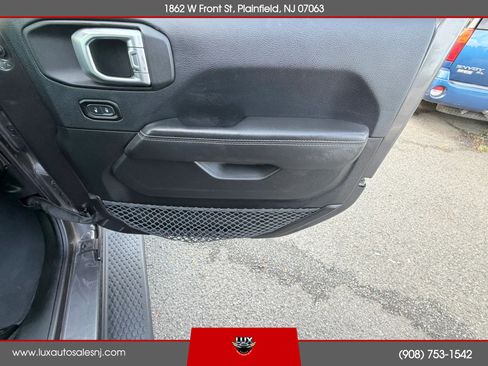 Used 2018 Jeep Wrangler Unlimited Sahara AWD/4WD image 45