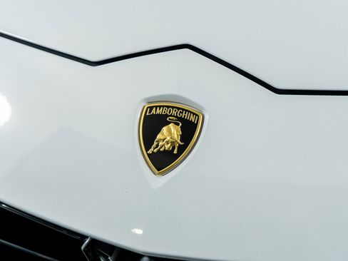 Used 2020 Lamborghini Urus image 23