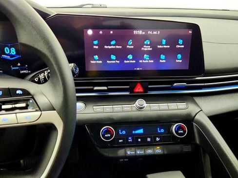 Used 2024 Hyundai Elantra SEL FWD image 17