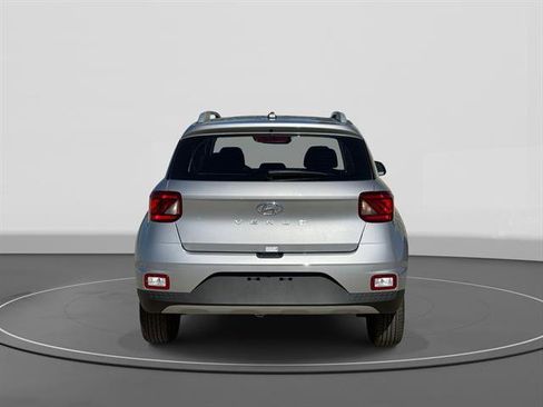 Used 2026 Hyundai Venue SEL FWD image 4