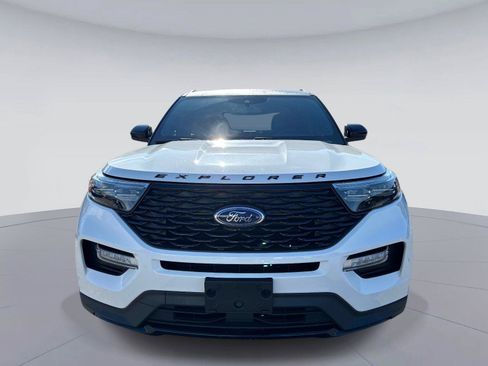 Used 2024 Ford Explorer ST-Line w/ Class IV Trailer Tow Package RWD image 9