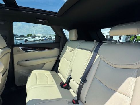 Used 2017 Cadillac XT5 Luxury w/ Driver Awareness Package FWD image 14