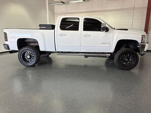 Used 2013 Chevrolet Silverado 2500 LTZ w/ LTZ Plus Package AWD/4WD image 3