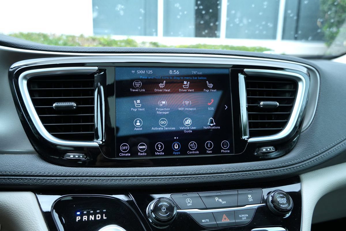 Used 2018 Chrysler Pacifica Limited FWD image 9