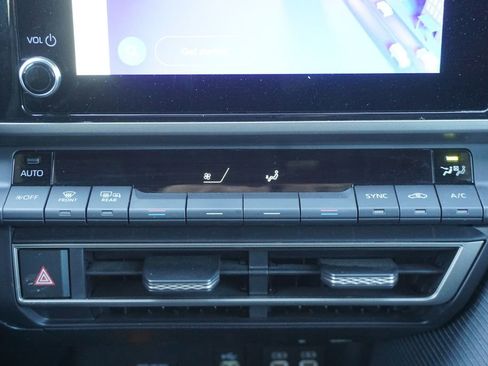 Used 2025 Toyota Camry SE image 11