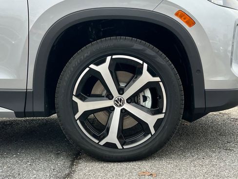 New 2026 Volkswagen Tiguan SE image 9