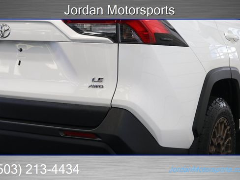 Used 2020 Toyota RAV4 LE image 14