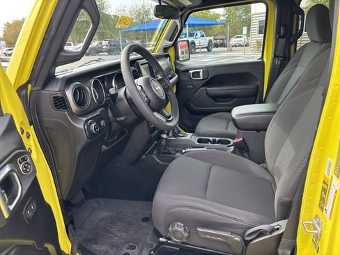 Used 2023 Jeep Gladiator Willys image 10
