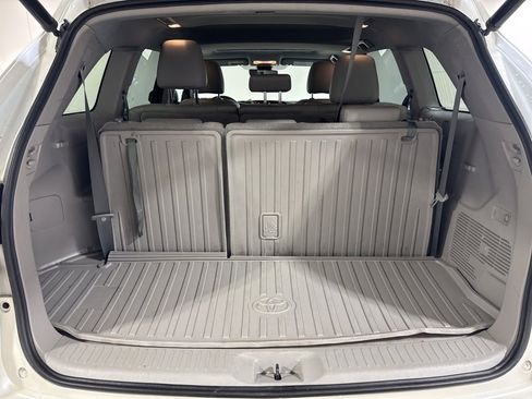 Used 2019 Toyota Highlander XLE AWD/4WD image 30