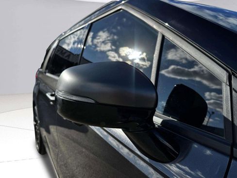 Used 2025 Kia Carnival SX w/ SX Dark Edition Package image 9