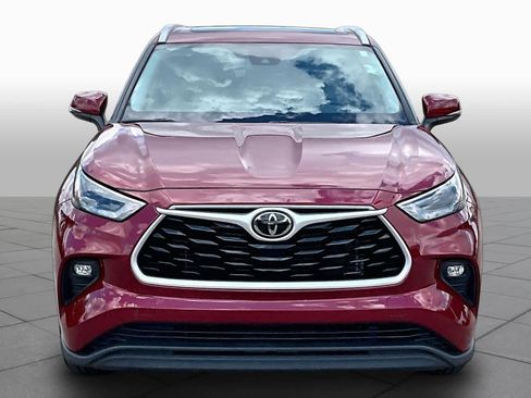 Used 2022 Toyota Highlander XLE FWD image 4